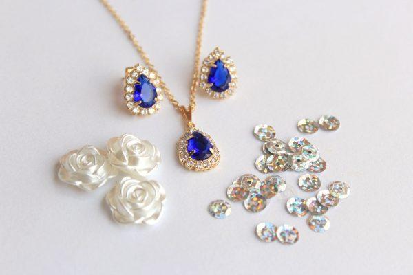 Parure or perle bleue