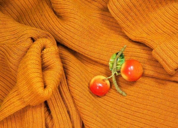 Broches cerises